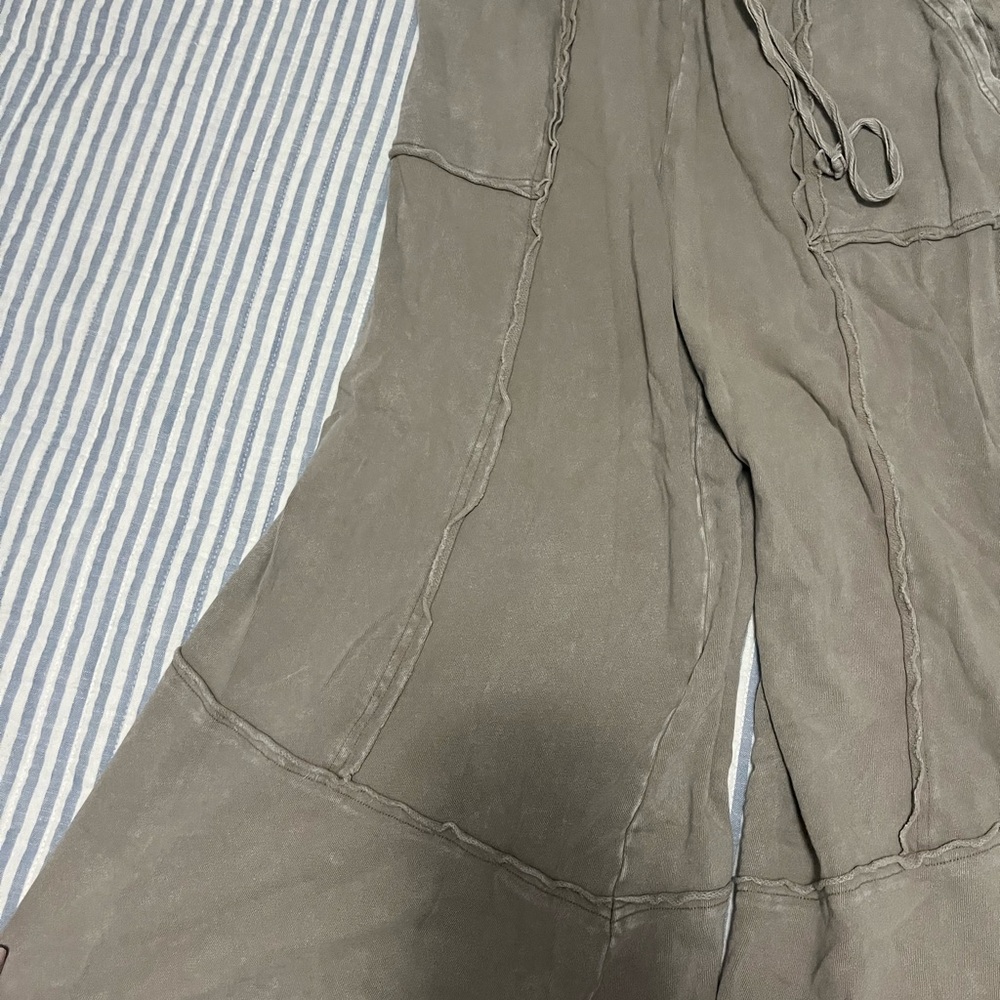 Wide-Leg Drawstring Pants - Picture 2 of 6